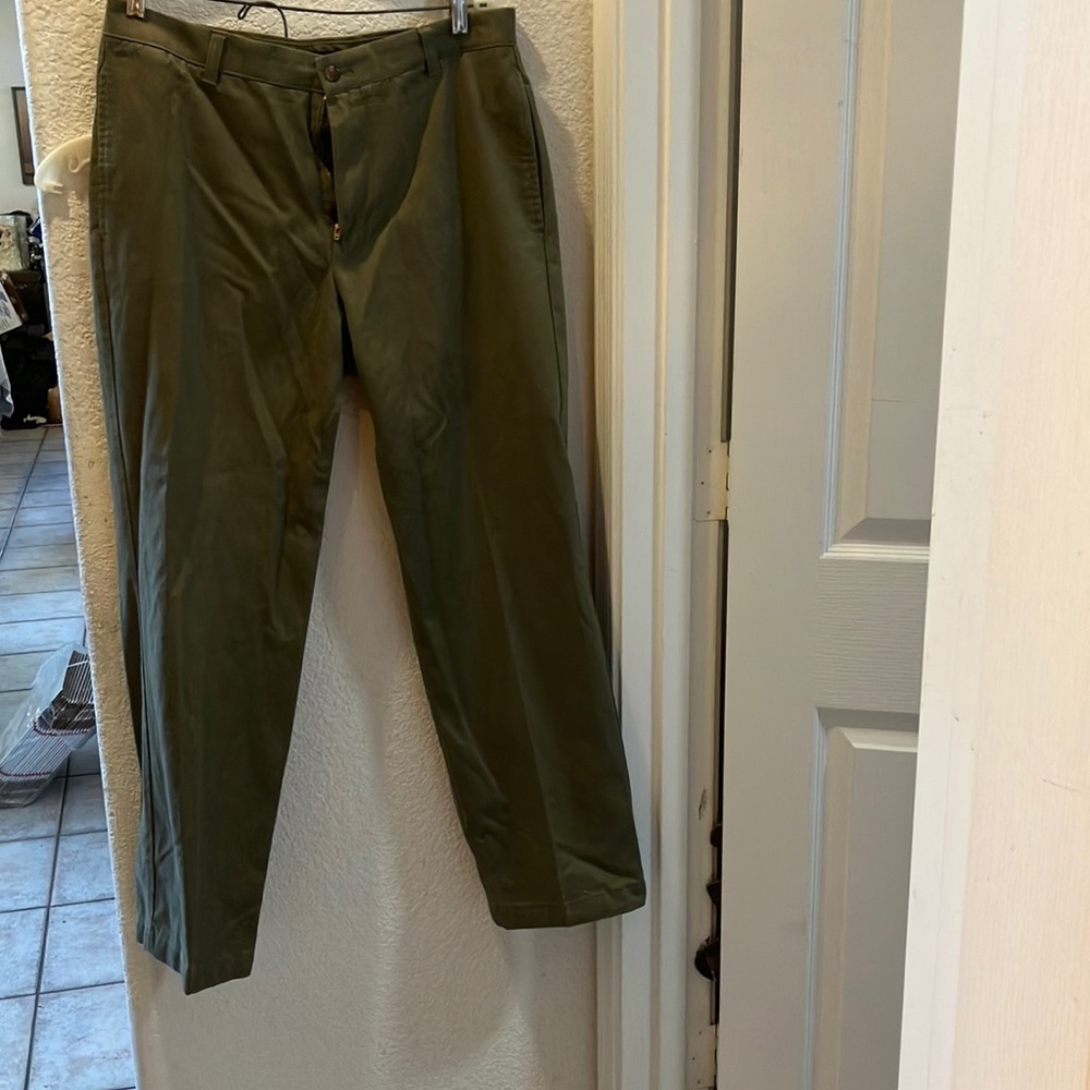 FINAL MARKDOWN Men’s Izod slacks 32 x 30